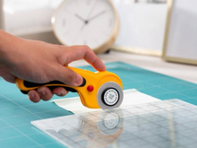 Load image into Gallery viewer, Rotary Cutter - Ergonomic - 60mm