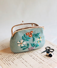 Load image into Gallery viewer, Vintage Floral Purse - Kit