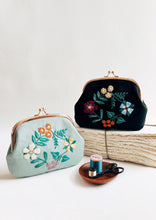 Load image into Gallery viewer, Vintage Floral Purse - Kit