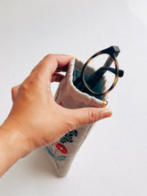 Load image into Gallery viewer, Wildflower Eyeglass Case - Kit